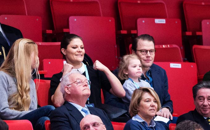 Kronprinsessan Victoria, prinsessan Estelle och prins Daniel ser pa tävlingarna i damernas friakning under konstaknings-EM den 31 januari 2015 i Stockholm. Stockholm Sverige Copyright: xJoelxMarklundx