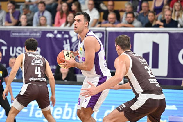 BG Göttingen - SYNTAINICS MBC 12.09.2026, Göttingen: Basketball: BBL Pokal, BG Göttingen - SYNTAINICS MBC, 1. Runde, Sparkassen-Arena. Omar Pajic (BG Göttingen) hält den Ball. Göttingen Niedersachsen Deutschland
