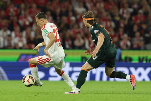 Paul Okon-Engstler (1. FC Koeln) und Mitchell Weisser (SV Werder Bremen) im Zweikampf waehrend des Spiels der 1. Bundesliga zwischen 1. FC Koeln und SV Werder Bremen, RheinEnergieStadion am 12. September 2026 in Koeln, Deutschland. (Foto von Oliver Kaelke DeFodi Images) +++ Paul Okon-Engstler (1. FC Koeln) und Mitchell Weisser (SV Werder Bremen) battle for the ball during the Bundesliga match between 1. FC Koeln and SV Werder Bremen at RheinEnergieStadion on September 12, 2026 in Cologne, Germany. (Photo by Oliver Kaelke DeFodi Images) DFB DFL REGULATIONS PROHIBIT ANY USE OF PHOTOGRAPHS AS IMAGE SEQUENCES AND OR QUASI-VIDEO. (Photo by Oliver Kaelke DeFodi Images) - *** Paul Okon Engstler of 1. FC Köln and Mitchell Weisser of SV Werder Bremen battle for the ball during the Bundesliga match between 1. FC Köln and SV Werder Bremen at RheinEnergieStadion on September 12, 2026, in Cologne, Germany Photo by Oliver Kaelke, DeFodi Images Paul Okon Engstler of 1. FC Köln and Mitchell Weisser of SV Werder Bremen battle for the ball during the Bundesliga match between 1. FC Köln and SV Werder Bremen at RheinEnergieStadion on September 12, 2026 in Cologne, Germany. Photo by Oliver Kaelke, DeFodi Images. DFB and DFL regulations prohibit any use of photographs as image sequences and or quasi-video. Photo by Oliver Kaelke, DeFodi Images