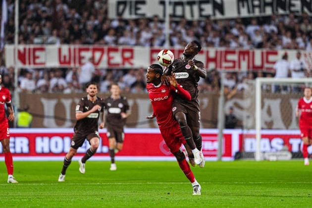 Cleiton (VfL Wolfsburg, 33), Abdoulie Ceesay (FC St. Pauli, 09) GER, FC St. Pauli vs. VfL Wolfsburg, Fussball, 2. Bundesliga, Spieltag 05, Saison 2026 2027, 12.09.2026 DFL REGULATIONS PROHIBIT ANY USE OF PHOTOGRAPHS AS IMAGE SEQUENCES AND OR QUASI-VIDEO GER, FC St. Pauli vs. VfL Wolfsburg, Fussball, 2. Bundesliga, Spieltag 05, Saison 2026 2027, 12.09.2026 Hamburg *** Cleiton, VfL Wolfsburg, 33, Abdoulie Ceesay, FC St. Pauli, 09 GER, FC St. Pauli vs. VfL Wolfsburg, Soccer, 2. Bundesliga, Matchday 5, 2026–2027 Season, September 12, 2026 DFL regulations prohibit any use of photographs as image sequences and or quasi-video GER, FC St. Pauli vs. VfL Wolfsburg, Soccer, 2. Bundesliga, Matchday 5, 2026–2027 Season, September 12, 2026, Hamburg Copyright: xEibner-Pressefoto MarcelxvonxFehrnx EP_MFN