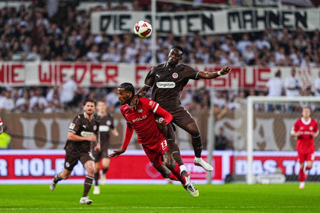 Cleiton (VfL Wolfsburg, 33), Abdoulie Ceesay (FC St. Pauli, 09) GER, FC St. Pauli vs. VfL Wolfsburg, Fussball, 2. Bundesliga, Spieltag 05, Saison 2026 2027, 12.09.2026 DFL REGULATIONS PROHIBIT ANY USE OF PHOTOGRAPHS AS IMAGE SEQUENCES AND OR QUASI-VIDEO GER, FC St. Pauli vs. VfL Wolfsburg, Fussball, 2. Bundesliga, Spieltag 05, Saison 2026 2027, 12.09.2026 Hamburg *** Cleiton, VfL Wolfsburg, 33, Abdoulie Ceesay, FC St. Pauli, 09 GER, FC St. Pauli vs. VfL Wolfsburg, Soccer, 2. Bundesliga, Matchday 5, 2026–2027 Season, September 12, 2026 DFL regulations prohibit any use of photographs as image sequences and or quasi-video GER, FC St. Pauli vs. VfL Wolfsburg, Soccer, 2. Bundesliga, Matchday 5, 2026–2027 Season, September 12, 2026, Hamburg Copyright: xEibner-Pressefoto MarcelxvonxFehrnx EP_MFN