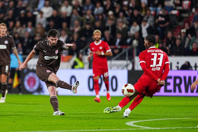 Torschuss Torchance Connor Metcalfe (FC St. Pauli, 24) GER, FC St. Pauli vs. VfL Wolfsburg, Fussball, 2. Bundesliga, Spieltag 05, Saison 2026 2027, 12.09.2026 DFL REGULATIONS PROHIBIT ANY USE OF PHOTOGRAPHS AS IMAGE SEQUENCES AND OR QUASI-VIDEO GER, FC St. Pauli vs. VfL Wolfsburg, Fussball, 2. Bundesliga, Spieltag 05, Saison 2026 2027, 12.09.2026 Hamburg *** Shot on goal, scoring chance: Connor Metcalfe, FC St. Pauli, 24 GER, FC St. Pauli vs. VfL Wolfsburg, soccer, 2. Bundesliga, Matchday 5, 2026–2027 season, September 12, 2026 DFL regulations prohibit any use of photographs as image sequences and or quasi-video GER, FC St. Pauli vs. VfL Wolfsburg, Soccer, 2. Bundesliga, Matchday 05, 2026–2027 season, September 12, 2026, Hamburg Copyright: xEibner-Pressefoto MarcelxvonxFehrnx EP_MFN