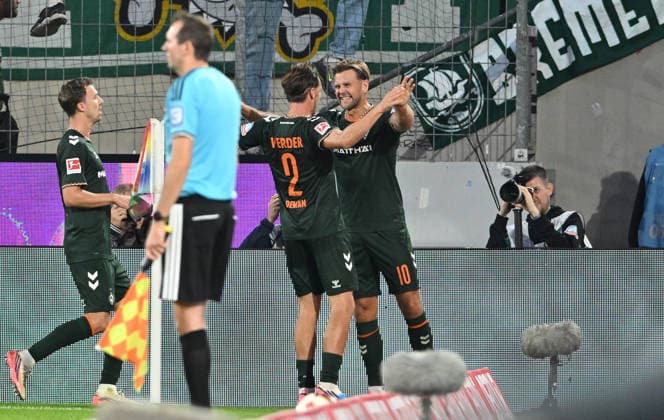 Jubel Niclas Fuellkrug (Füllkrug)(Werder Bremen, Nr. 10) nach seinem Tor zum 1:1, (l-r) Youri Regeer (Werder Bremen), Olivier Deman (Werder Bremen), Niclas Fuellkrug (Füllkrug)(Werder Bremen). Fussball 1. Bundesliga, 3.Spieltag, 1. FC Koeln - SV Werder Bremen 1:1, am 12.09.2026 in Koeln Deutschland. DFL regulations prohibit any use of photographs as image sequences and or quasi-video Â *** Niclas Füllkrug of Werder Bremen, No. 10, celebrates after scoring the 1-1 goal; from left to right: Youri Regeer of Werder Bremen, Olivier Deman of Werder Bremen, Niclas Füllkrug of Werder Bremen. Soccer, 1. Bundesliga, Matchday 3, 1. FC Köln vs. SV Werder Bremen 1–1, on September 12, 2026, in Cologne, Germany. DFL regulations prohibit any use of photographs as image sequences and or quasi-video.