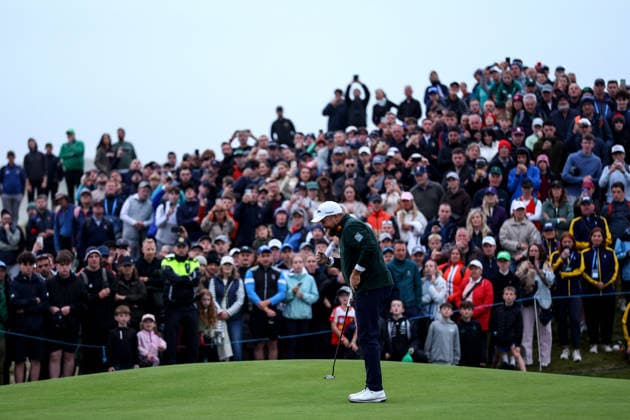 2026 Amgen Irish Open - Third Round, Trump International Golf Links, Doonbeg 12 9 2026 Shane Lowry celebrates after sinking his putt for par on the eighteenth Shane Lowry celebrates after sinking his putt for par on the eighteenth 12 9 2026  Copyright: xx BB2_8993