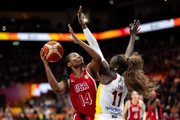 Aliyah Boston (USA, 14) am Ball, Awa Fam (Spanien, 11), GER, Spanien vs. USA, Basketball, FIBA Women s World Cup 2026, Halbfinale, 12.09.2026 GER, Spanien vs. USA, Basketball, FIBA Women s World Cup 2026, Halbfinale, 12.09.2026 Berlin Copyright: xEibner-Pressefoto MaxxVincenx EP_MVN