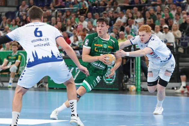 Handball, HBL2: SC DHfK Leipzig - VfL Lübeck-Schwartau; 12.09.2026 Matej Klima (13, SC DHfK Leipzig) kann von Sören Hartwich (29, Lübeck-Schwartau) nicht gehalten werden. Handball, 2. Bundesliga, Saison 2026 2027, 3. Spieltag: SC DHfK Leipzig vs. VfL Lübeck-Schwartau am 12.09.2026 in der Quarterback Immobilien Arena Leipzig. Copyright: xBEAUTIFULxSPORTS JanxKaeferx