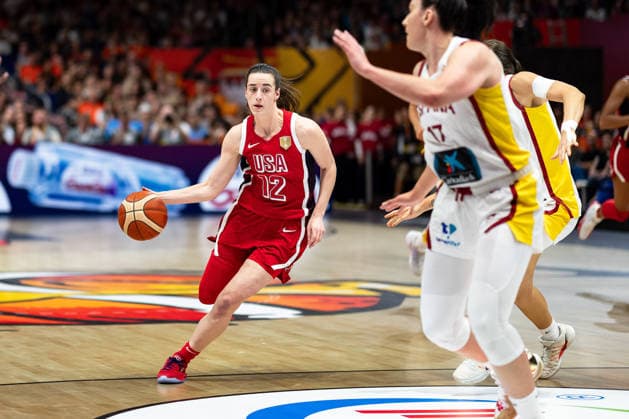 Caitlin Clark (USA, 12) im Dribbling, Megan Gustafson (Spanien, 17), GER, Spanien vs. USA, Basketball, FIBA Women s World Cup 2026, Halbfinale, 12.09.2026 GER, Spanien vs. USA, Basketball, FIBA Women s World Cup 2026, Halbfinale, 12.09.2026 Berlin Copyright: xEibner-Pressefoto MaxxVincenx EP_MVN