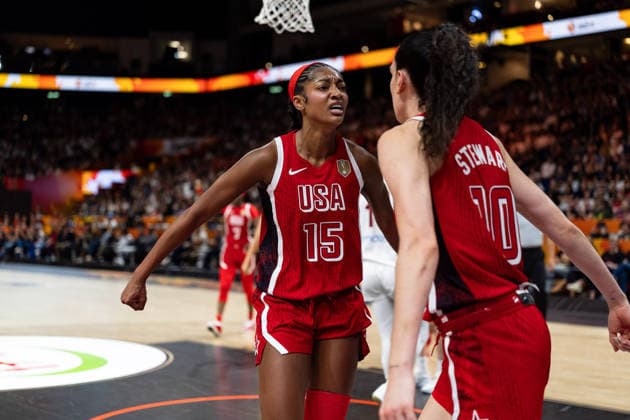 Angel Reese (USA, 15) jubelt Jubel mit Breanna Stewart (USA, 10), GER, Spanien vs. USA, Basketball, FIBA Women s World Cup 2026, Halbfinale, 12.09.2026 GER, Spanien vs. USA, Basketball, FIBA Women s World Cup 2026, Halbfinale, 12.09.2026 Berlin Copyright: xEibner-Pressefoto MaxxVincenx EP_MVN