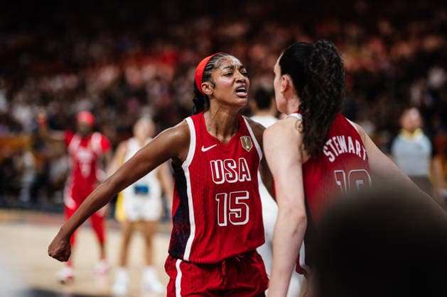 FIBA Women™s Basketball World Cup 2026: Spanien vs. USA, 12.09.2026 Angel Reese (USA, 15) jubelt mit Breanna Stewart (USA, 10); Basketball, FIBA Women™s Basketball World Cup 2026, Final Phase, Halbfinale: Spanien vs. USA am 12.09.2026 in der Uber Arena, Berlin Copyright: xBEAUTIFULxSPORTS Tonhäuserx