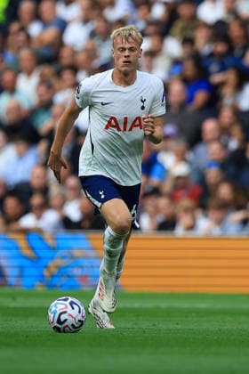 Tottenham Hotspur v Everton, Premier League Tottenham Hotspur Defender Jan Paul van Hecke (6) during the Premier League match between Tottenham Hotspur and Everton at Tottenham Hotspur Stadium, London, UK on 12 September 2026. London Tottenham Hotspur Stadium London UK Editorial use only DataCo restrictions apply See www.football-dataco.com , Copyright: xChrisxFoxwellx PSI-24863-0084