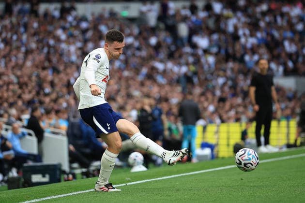 Tottenham Hotspur v Everton, Premier League Tottenham Hotspur Defender Andrew Robertson (3) play™s the ball forward during the Premier League match between Tottenham Hotspur and Everton at Tottenham Hotspur Stadium, London, UK on 12 September 2026. London Tottenham Hotspur Stadium London UK Editorial use only DataCo restrictions apply See www.football-dataco.com , Copyright: xChrisxFoxwellx PSI-24863-0085