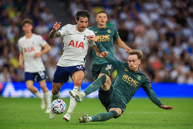 Tottenham Hotspur v Everton, Premier League Everton Midfielder James Garner (37) tackles Tottenham Hotspur Midfielder Sandro Tonali (16) during the Premier League match between Tottenham Hotspur and Everton at Tottenham Hotspur Stadium, London, UK on 12 September 2026. London Tottenham Hotspur Stadium London UK Editorial use only DataCo restrictions apply See www.football-dataco.com , Copyright: xChrisxFoxwellx PSI-24863-0087