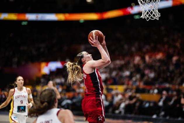 FIBA Women™s Basketball World Cup 2026: Spanien vs. USA, 12.09.2026 Paige Bueckers (USA, 4); Basketball, FIBA Women™s Basketball World Cup 2026, Final Phase, Halbfinale: Spanien vs. USA am 12.09.2026 in der Uber Arena, Berlin Copyright: xBEAUTIFULxSPORTS Tonhäuserx