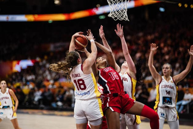 FIBA Women™s Basketball World Cup 2026: Spanien vs. USA, 12.09.2026 Angel Reese (USA, 15), Alicia Florez (Spanien, 18); Basketball, FIBA Women™s Basketball World Cup 2026, Final Phase, Halbfinale: Spanien vs. USA am 12.09.2026 in der Uber Arena, Berlin Copyright: xBEAUTIFULxSPORTS Tonhäuserx