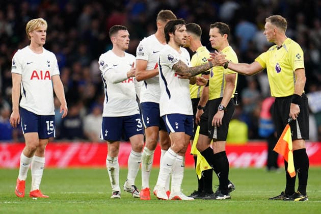 Premier League: Tottenham Hotspur v Everton Tottenham hotspur players at full time during the Premier League match Tottenham Hotspur vs Everton at Tottenham Hotspur Stadium, London, United Kingdom on 12 September 2026 (Photo by Harvey Murphy News Images) Copyright: xHarveyxMurphy NewsxImagesx