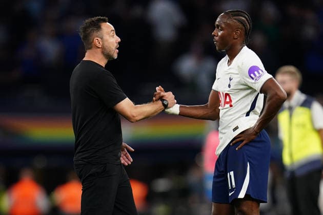 Premier League: Tottenham Hotspur v Everton Roberto De Zerbi manager of Tottenham Hotspur and Mathys Tel of Tottenham Hotspur at full time during the Premier League match Tottenham Hotspur vs Everton at Tottenham Hotspur Stadium, London, United Kingdom on 12 September 2026 (Photo by Harvey Murphy News Images) Copyright: xHarveyxMurphy NewsxImagesx