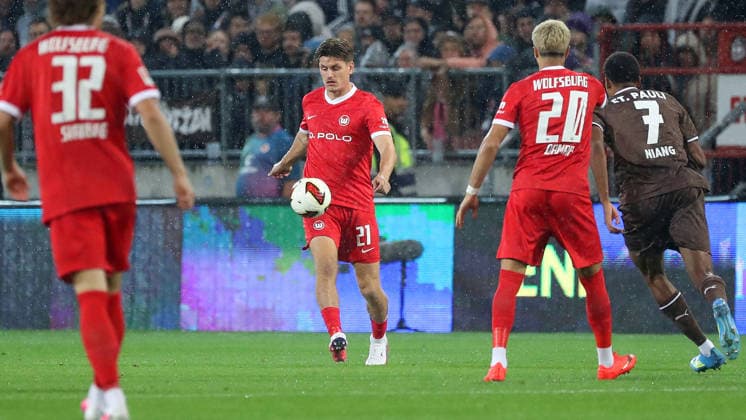 St. Pauli vs. VfL, 2. BL Hamburg, 12.09.2026, Fußball, Herren, Saison 2026 2027, 2. BL, FC St. Pauli vs. VfL Wolfsburg: Joakim Maehle (VfL Wolfsburg) (DFL DFB REGULATIONS PROHIBIT ANY USE OF PHOTOGRAPHS as IMAGE SEQUENCES and or QUASI-VIDEO) Deutschland *** St. Pauli vs. VfL, 2. Bundesliga Hamburg, September 12, 2026, Soccer, Men s, 2026–2027 Season, 2nd Bundesliga, FC St. Pauli vs. VfL Wolfsburg, Joakim Maehle, VfL Wolfsburg. DFL and DFB regulations prohibit any use of photographs as image sequences and or quasi-video. Germany