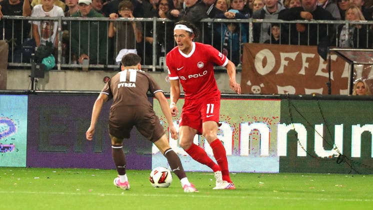 St. Pauli vs. VfL, 2. BL Hamburg, 12.09.2026, Fußball, Herren, Saison 2026 2027, 2. BL, FC St. Pauli vs. VfL Wolfsburg: Arkadiusz Pyrka (St. Pauli), Fabian Reese (VfL Wolfsburg) (DFL DFB REGULATIONS PROHIBIT ANY USE OF PHOTOGRAPHS as IMAGE SEQUENCES and or QUASI-VIDEO) Deutschland *** St. Pauli vs. VfL, Bundesliga 2, Hamburg, September 12, 2026, Soccer, Men s, 2026–2027 Season, 2nd Bundesliga, FC St. Pauli vs. VfL Wolfsburg, Arkadiusz Pyrka (St. Pauli), Fabian Reese (VfL Wolfsburg). DFL and DFB regulations prohibit any use of photographs as image sequences and or quasi-video in Germany.