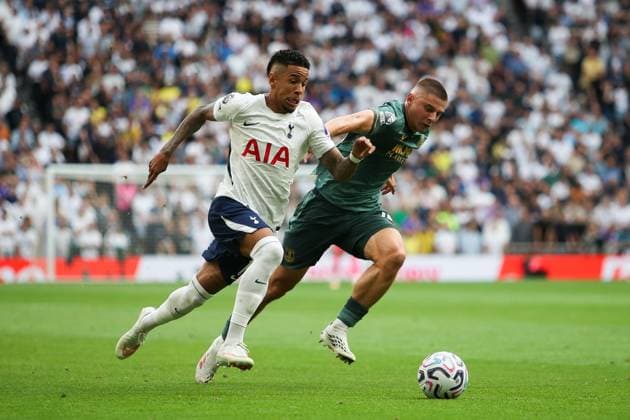 Savio of Tottenham Hotspur is challenged by Vitalii Mykolenko of Everton Tottenham Hotspur v Everton, Premier League, Football, Tottenham Hotspur Stadium, London, UK, 12 09 2026, England - 12 Sep 2026London Tottenham Hotspur Stadium England United Kingdom EDITORIAL USE ONLY No use with unauthorised audio, video, data, fixture lists, club league logos or live services. Online in-match use limited to 120 images, no video emulation. No use in betting, games or single club league player publications.  Copyright: xHanc WiredxPhotos Shutterstockx 17148125by