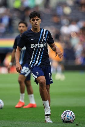 Tottenham Hotspur v Everton, Premier League Tottenham Hotspur Midfielder Mateus Fernandes (18) warms up before kick-off during the Premier League match between Tottenham Hotspur and Everton at Tottenham Hotspur Stadium, London, UK on 12 September 2026. London Tottenham Hotspur Stadium London UK Editorial use only DataCo restrictions apply See www.football-dataco.com , Copyright: xChrisxFoxwellx PSI-24863-0110
