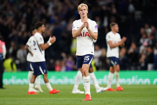 Premier League: Tottenham Hotspur v Everton Lucas Bergvall of Tottenham Hotspur at full time during the Premier League match Tottenham Hotspur vs Everton at Tottenham Hotspur Stadium, London, United Kingdom on 12 September 2026 (Photo by Harvey Murphy News Images) Copyright: xHarveyxMurphy NewsxImagesx