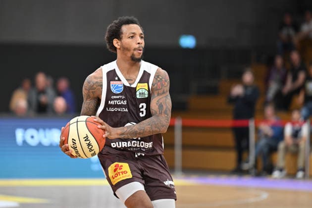 BG Göttingen - SYNTAINICS MBC 12.09.2026, Göttingen: Basketball: BBL Pokal, BG Göttingen - SYNTAINICS MBC, 1. Runde, Sparkassen-Arena. DeLonnie Hunt (SYNTAINICS MBC) passt. Göttingen Niedersachsen Deutschland
