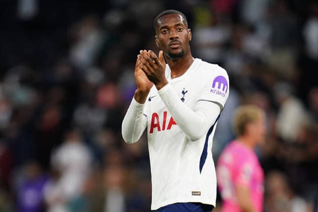 Premier League: Tottenham Hotspur v Everton Tosin Adarabioyo of Tottenham Hotspur applauds home support at full time during the Premier League match Tottenham Hotspur vs Everton at Tottenham Hotspur Stadium, London, United Kingdom on 12 September 2026 (Photo by Harvey Murphy News Images) Copyright: xHarveyxMurphy NewsxImagesx
