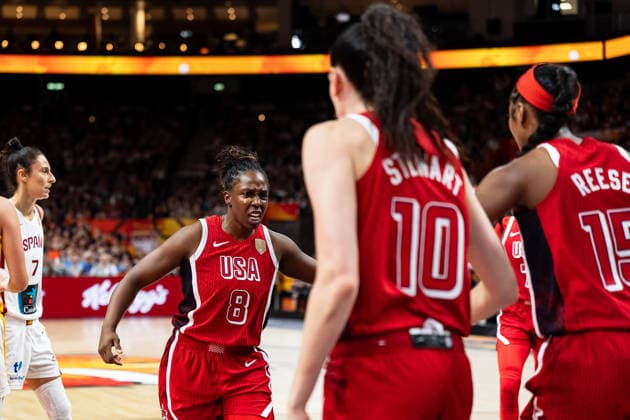 Chelsea Gray (USA, 08) jubelt Jubel mit Breanna Stewart (USA, 10) und Angel Reese (USA, 15), GER, Spanien vs. USA, Basketball, FIBA Women s World Cup 2026, Halbfinale, 12.09.2026 GER, Spanien vs. USA, Basketball, FIBA Women s World Cup 2026, Halbfinale, 12.09.2026 Berlin Copyright: xEibner-Pressefoto MaxxVincenx EP_MVN