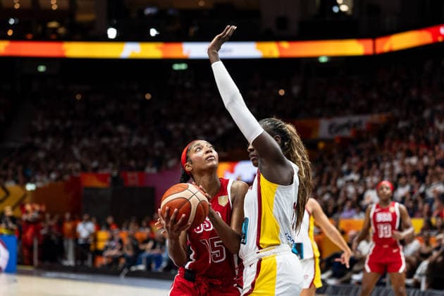 Angel Reese (USA, 15) am Ball, Awa Fam (Spanien, 11), GER, Spanien vs. USA, Basketball, FIBA Women s World Cup 2026, Halbfinale, 12.09.2026 GER, Spanien vs. USA, Basketball, FIBA Women s World Cup 2026, Halbfinale, 12.09.2026 Berlin Copyright: xEibner-Pressefoto MaxxVincenx EP_MVN