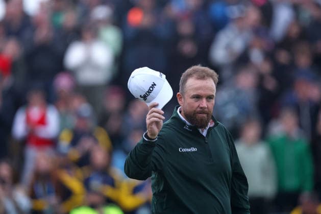 2026 Amgen Irish Open - Third Round, Trump International Golf Links, Doonbeg 12 9 2026 Shane Lowry waves to the crowd after finishing his third round on the eighteenth Shane Lowry waves to the crowd after finishing his third round on the eighteenth 12 9 2026  Copyright: xx BB3_8691