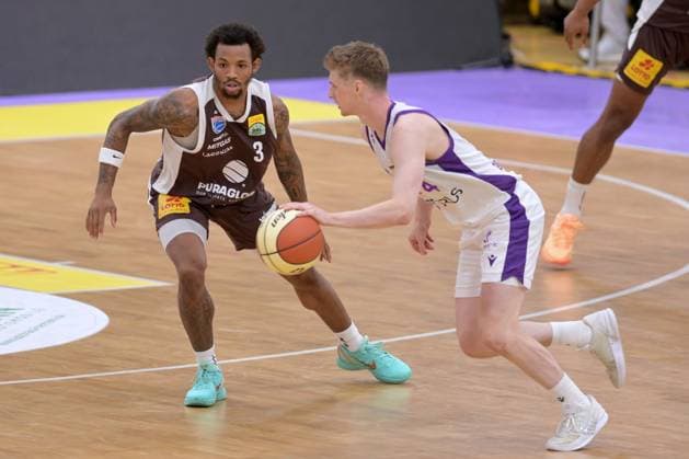 Daniel Kirchner (BG Goettingen 4) (am Ball), DeLonnie Hunt (Syntainics MBC 3) (L) , GER, BG Goettingen - Syntainics MBC, Basketball BBL Pokal, 1. Runde, Saison 2026-2027, 12.09.2026. GER, BG Goettingen - Syntainics MBC, Basketball BBL Pokal, 1. Runde, Saison 2026-2027, 12.09.2026 Goettingen Copyright: xEibner-Pressefotox xRolandxSippelx EP_RSL