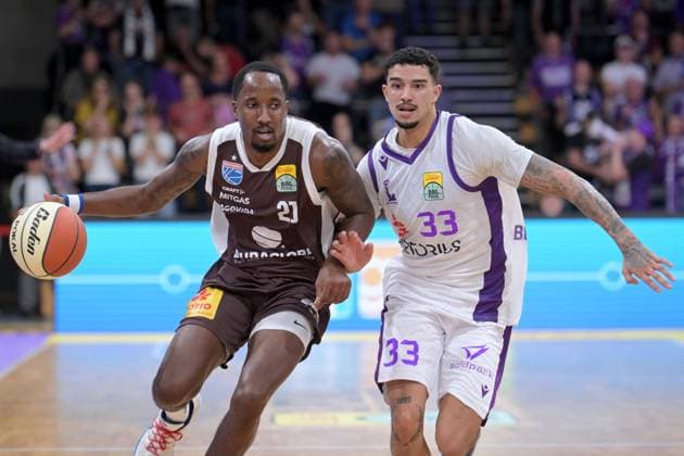 Kris Clyburn (Syntainics MBC 21) (ma Ball), Tai Bibbs (BG Goettingen 33) , GER, BG Goettingen - Syntainics MBC, Basketball BBL Pokal, 1. Runde, Saison 2026-2027, 12.09.2026. GER, BG Goettingen - Syntainics MBC, Basketball BBL Pokal, 1. Runde, Saison 2026-2027, 12.09.2026 Goettingen Copyright: xEibner-Pressefotox xRolandxSippelx EP_RSL