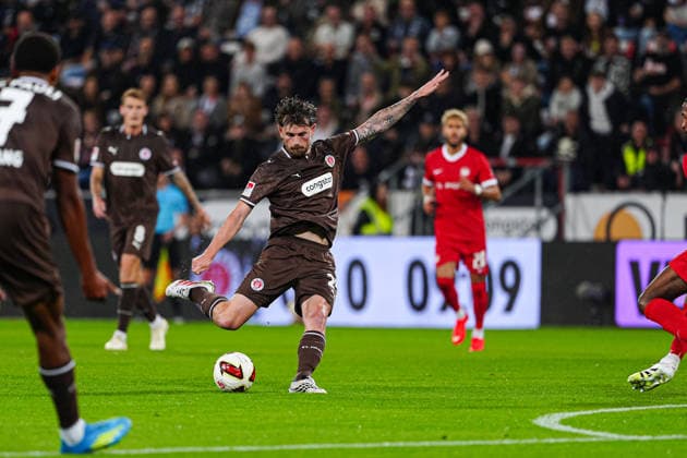 Torschuss Torchance Connor Metcalfe (FC St. Pauli, 24) GER, FC St. Pauli vs. VfL Wolfsburg, Fussball, 2. Bundesliga, Spieltag 05, Saison 2026 2027, 12.09.2026 DFL REGULATIONS PROHIBIT ANY USE OF PHOTOGRAPHS AS IMAGE SEQUENCES AND OR QUASI-VIDEO GER, FC St. Pauli vs. VfL Wolfsburg, Fussball, 2. Bundesliga, Spieltag 05, Saison 2026 2027, 12.09.2026 Hamburg *** Shot on Goal, Scoring Chance: Connor Metcalfe, FC St. Pauli, 24 GER, FC St. Pauli vs. VfL Wolfsburg, Soccer, 2. Bundesliga, Matchday 05, 2026–2027 Season, September 12, 2026 DFL regulations prohibit any use of photographs as image sequences and or quasi-video GER, FC St. Pauli vs. VfL Wolfsburg, Soccer, 2. Bundesliga, Matchday 05, 2026–2027 Season, September 12, 2026, Hamburg Copyright: xEibner-Pressefoto MarcelxvonxFehrnx EP_MFN