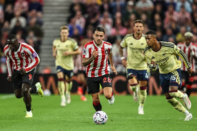 Premier League Sunderland v Arsenal Enzo Le Fee of Sunderland breaks with the ball during the Premier League match Sunderland vs Arsenal at Stadium Of Light, Sunderland, United Kingdom on 12 September 2026 (Photo by Alfie Cosgrove News Images) Sunderland Stadium Of Light Tyne and Wear United Kingdom Copyright: xAlfiexCosgrove NewsxImagesx