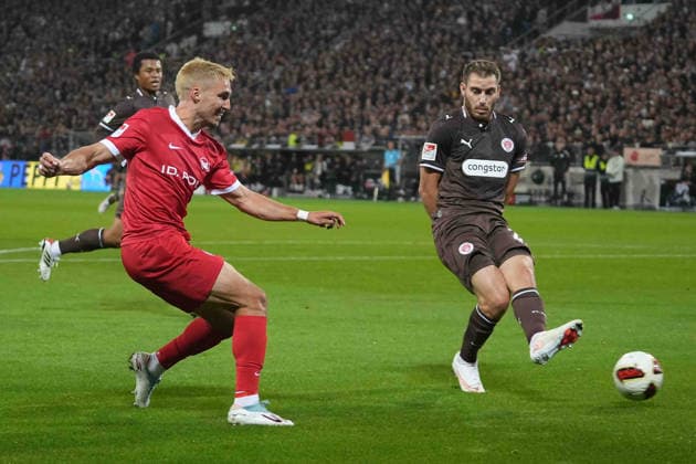 Fußball I Herren I Saison 2026-2027 I 2. Bundesliga I 5. Spieltag I FC St. Pauli - VfL Wolfsburg I 12.09.2026 Vinicius Souza (5, VfL Wolfsburg) schießt den Ball Hamburg Millerntor-Stadion Hamburg Deutschland *** Soccer I Men s I 2026–2027 Season I 2. Bundesliga I Matchday 5 I FC St. Pauli vs. VfL Wolfsburg I September 12, 2026 Vinicius Souza 5, VfL Wolfsburg shoots the ball at Hamburg s Millerntor Stadium, Hamburg, Germany Copyright: xLobeca MaschaxHolmx