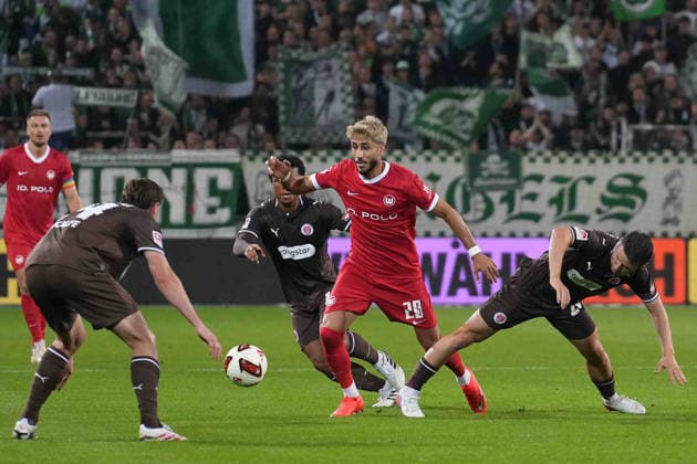 Fußball I Herren I Saison 2026-2027 I 2. Bundesliga I 5. Spieltag I FC St. Pauli - VfL Wolfsburg I 12.09.2026 Muhammed Damar (20, VfL Wolfsburg) ist am Ball Hamburg Millerntor-Stadion Hamburg Deutschland *** Soccer I Men s I 2026–2027 Season I 2. Bundesliga I Matchday 5 I FC St. Pauli vs. VfL Wolfsburg I September 12, 2026 Muhammed Damar, 20, VfL Wolfsburg is in action at Millerntor Stadium in Hamburg, Germany Copyright: xLobeca MaschaxHolmx