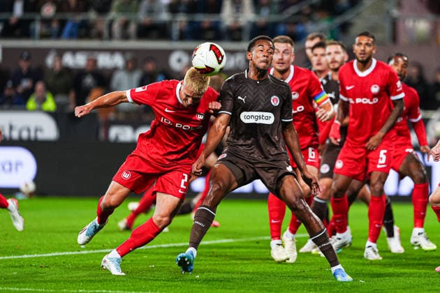 Kopfballduell Luftzweikampf Kilian Fischer (VfL Wolfsburg, 02), Youssoupha Niang (FC St. Pauli, 07) GER, FC St. Pauli vs. VfL Wolfsburg, Fussball, 2. Bundesliga, Spieltag 05, Saison 2026 2027, 12.09.2026 DFL REGULATIONS PROHIBIT ANY USE OF PHOTOGRAPHS AS IMAGE SEQUENCES AND OR QUASI-VIDEO GER, FC St. Pauli vs. VfL Wolfsburg, Fussball, 2. Bundesliga, Spieltag 05, Saison 2026 2027, 12.09.2026 Hamburg *** Heading duel, aerial battle: Kilian Fischer (VfL Wolfsburg), 02; Youssoupha Niang (FC St. Pauli), 07 GER; FC St. Pauli vs. VfL Wolfsburg, soccer, 2. Bundesliga, Matchday 5, 2026–2027 season, September 12, 2026 DFL regulations prohibit any use of photographs as image sequences and or quasi-video GER, FC St. Pauli vs. VfL Wolfsburg, soccer, 2. Bundesliga, Matchday 5, 2026–2027 season, September 12, 2026, Hamburg Copyright: xEibner-Pressefoto MarcelxvonxFehrnx EP_MFN