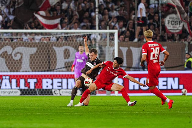 David Nemeth (FC St. Pauli, 04), Kento Shiogai (VfL Wolfsburg, 07) GER, FC St. Pauli vs. VfL Wolfsburg, Fussball, 2. Bundesliga, Spieltag 05, Saison 2026 2027, 12.09.2026 DFL REGULATIONS PROHIBIT ANY USE OF PHOTOGRAPHS AS IMAGE SEQUENCES AND OR QUASI-VIDEO GER, FC St. Pauli vs. VfL Wolfsburg, Fussball, 2. Bundesliga, Spieltag 05, Saison 2026 2027, 12.09.2026 Hamburg *** David Nemeth, FC St. Pauli, 04; Kento Shiogai, VfL Wolfsburg, 07 GER; FC St. Pauli vs. VfL Wolfsburg, Soccer, 2. Bundesliga, Matchday 05, 2026–2027 Season, September 12, 2026 DFL regulations prohibit any use of photographs as image sequences and or quasi-video GER, FC St. Pauli vs. VfL Wolfsburg, soccer, 2. Bundesliga, Matchday 5, 2026–2027 season, September 12, 2026, Hamburg Copyright: xEibner-Pressefoto MarcelxvonxFehrnx EP_MFN