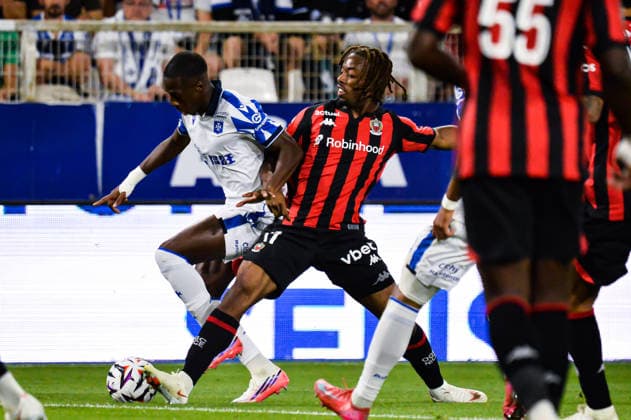 FOOTBALL : AJ Auxerre vs OGC Nice - Ligue 1 - JournÃ e 4 - 12 09 2026 Lamine Sy (AJ Auxerre) Elye Wahi (OGC Nice) AuxerreFrance  Copyright: xBaptistexAutissierx