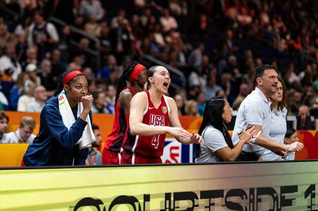 Angel Reese (USA, 15) und Paige Bueckers (USA, 04) jubelt Jubel, GER, Spanien vs. USA, Basketball, FIBA Women s World Cup 2026, Halbfinale, 12.09.2026 GER, Spanien vs. USA, Basketball, FIBA Women s World Cup 2026, Halbfinale, 12.09.2026 Berlin Copyright: xEibner-Pressefoto MaxxVincenx EP_MVN