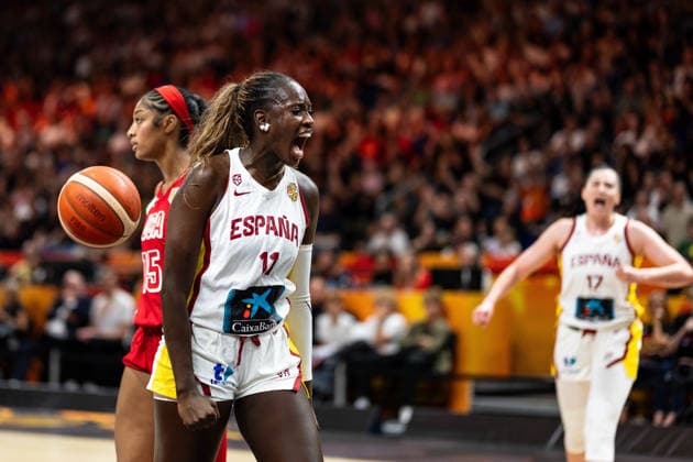 Awa Fam (Spanien, 11) jubelt Jubel, Megan Gustafson (Spanien, 17), GER, Spanien vs. USA, Basketball, FIBA Women s World Cup 2026, Halbfinale, 12.09.2026 GER, Spanien vs. USA, Basketball, FIBA Women s World Cup 2026, Halbfinale, 12.09.2026 Berlin Copyright: xEibner-Pressefoto MaxxVincenx EP_MVN