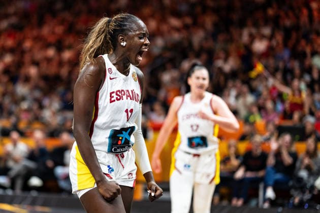 Awa Fam (Spanien, 11) jubelt Jubel, Megan Gustafson (Spanien, 17), GER, Spanien vs. USA, Basketball, FIBA Women s World Cup 2026, Halbfinale, 12.09.2026 GER, Spanien vs. USA, Basketball, FIBA Women s World Cup 2026, Halbfinale, 12.09.2026 Berlin Copyright: xEibner-Pressefoto MaxxVincenx EP_MVN