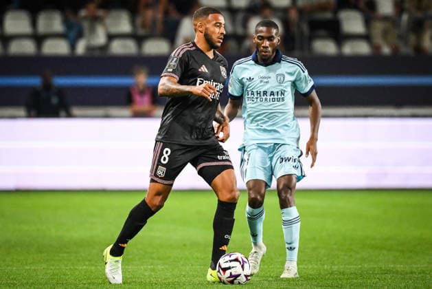 September 12, 2026, Paris, France, France: Corentin TOLISSO of Lyon and Adama CAMARA of Paris FC during the Ligue 1 match between Paris FC and Olympique Lyonnais (OL) at Jean-Bouin Stadium on September 12, 2026 in Paris, France. Paris France - ZUMAm308 20260912_zsp_m308_002 Copyright: xMatthieuxMirvillex