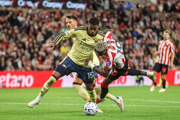 Premier League Sunderland v Arsenal Nilson Angulo of Sunderland is brought down in the penalty area by Ezri Konsa of Arsenal but no penalty is given during the Premier League match Sunderland vs Arsenal at Stadium Of Light, Sunderland, United Kingdom on 12 September 2026 (Photo by Alfie Cosgrove News Images) Sunderland Stadium Of Light Tyne and Wear United Kingdom Copyright: xAlfiexCosgrove NewsxImagesx