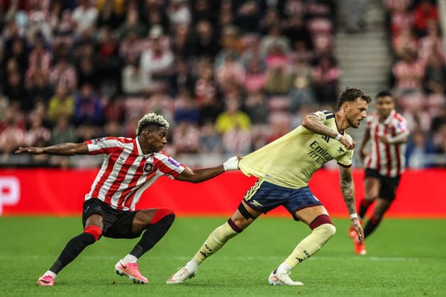 Premier League Sunderland v Arsenal Ben White of Arsenal has his shirt pulled by Nilson Angulo of Sunderland during the Premier League match Sunderland vs Arsenal at Stadium Of Light, Sunderland, United Kingdom on 12 September 2026 (Photo by Alfie Cosgrove News Images) Sunderland Stadium Of Light Tyne and Wear United Kingdom Copyright: xAlfiexCosgrove NewsxImagesx