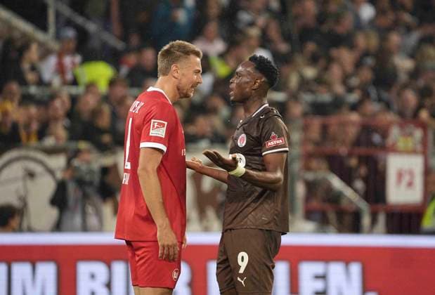 Foto : Hauke WAHL (Wolfsburg , links) hat Zoff mit Abdoulie CEESAY (Pauli , rechts) Fussball 2. Bundesliga , 5. Spieltag am Sa. 12.09.2026 FC St. Pauli - VfL Wolfsburg *** Photo by Hauke WAHL, Wolfsburg; on the left, Zoff is arguing with Abdoulie CEESAY of St. Pauli; on the right, soccer, 2. Bundesliga, Matchday 5 on Sat, Sept. 12, 2026: FC St. Pauli vs. VfL Wolfsburg