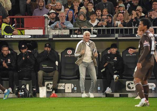 Foto : Wutanfall bei St. Paulis Andreas Bornemann Fussball 2. Bundesliga , 5. Spieltag am Sa. 12.09.2026 FC St. Pauli - VfL Wolfsburg *** Photo: Andreas Bornemann of St. Pauli loses his temper. Soccer, 2. Bundesliga, Matchday 5 on Sat, Sept. 12, 2026: FC St. Pauli vs. VfL Wolfsburg