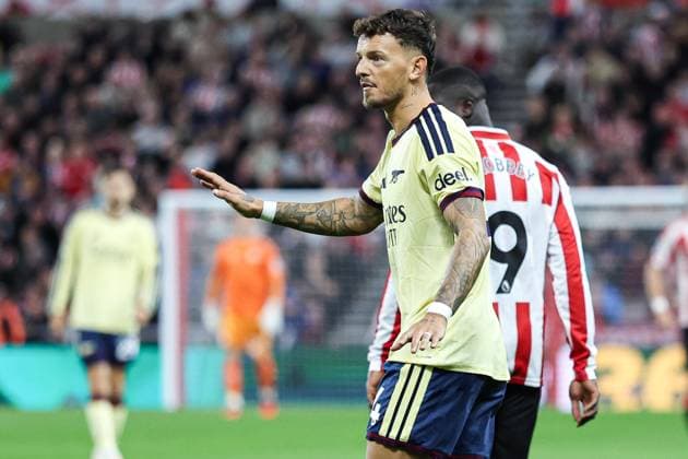 Sunderland v Arsenal Premier League Ben White of Arsenal urges teammates to keep calm during the Premier League match at the Stadium of Light, Sunderland 12 09 2026 UK Newspapers OUT Copyright: xJamiexJohnstonx FIL-23936-0048