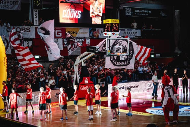12.09.2026, xhfmx, Basketball BBL Pokal, Giessen 46ers - Chemnitz 99ers Einlauf der Gießen 46ers Giessen