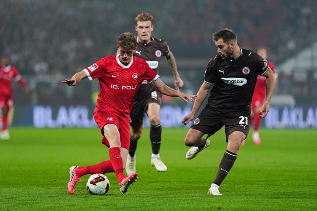 Alexander Bernhardsson (VfL Wolfsburg, 17), Lars Ritzka (FC St. Pauli, 21) GER, FC St. Pauli vs. VfL Wolfsburg, Fussball, 2. Bundesliga, Spieltag 05, Saison 2026 2027, 12.09.2026 DFL REGULATIONS PROHIBIT ANY USE OF PHOTOGRAPHS AS IMAGE SEQUENCES AND OR QUASI-VIDEO GER, FC St. Pauli vs. VfL Wolfsburg, Fussball, 2. Bundesliga, Spieltag 05, Saison 2026 2027, 12.09.2026 Hamburg *** Alexander Bernhardsson, VfL Wolfsburg, 17, Lars Ritzka, FC St. Pauli, 21 (GER), FC St. Pauli vs. VfL Wolfsburg, Soccer, 2. Bundesliga, Matchday 5, 2026–2027 Season, September 12, 2026 DFL regulations prohibit any use of photographs as image sequences and or quasi-video GER, FC St. Pauli vs. VfL Wolfsburg, Soccer, 2. Bundesliga, Matchday 5, 2026–2027 Season, September 12, 2026, Hamburg Copyright: xEibner-Pressefoto MarcelxvonxFehrnx EP_MFN